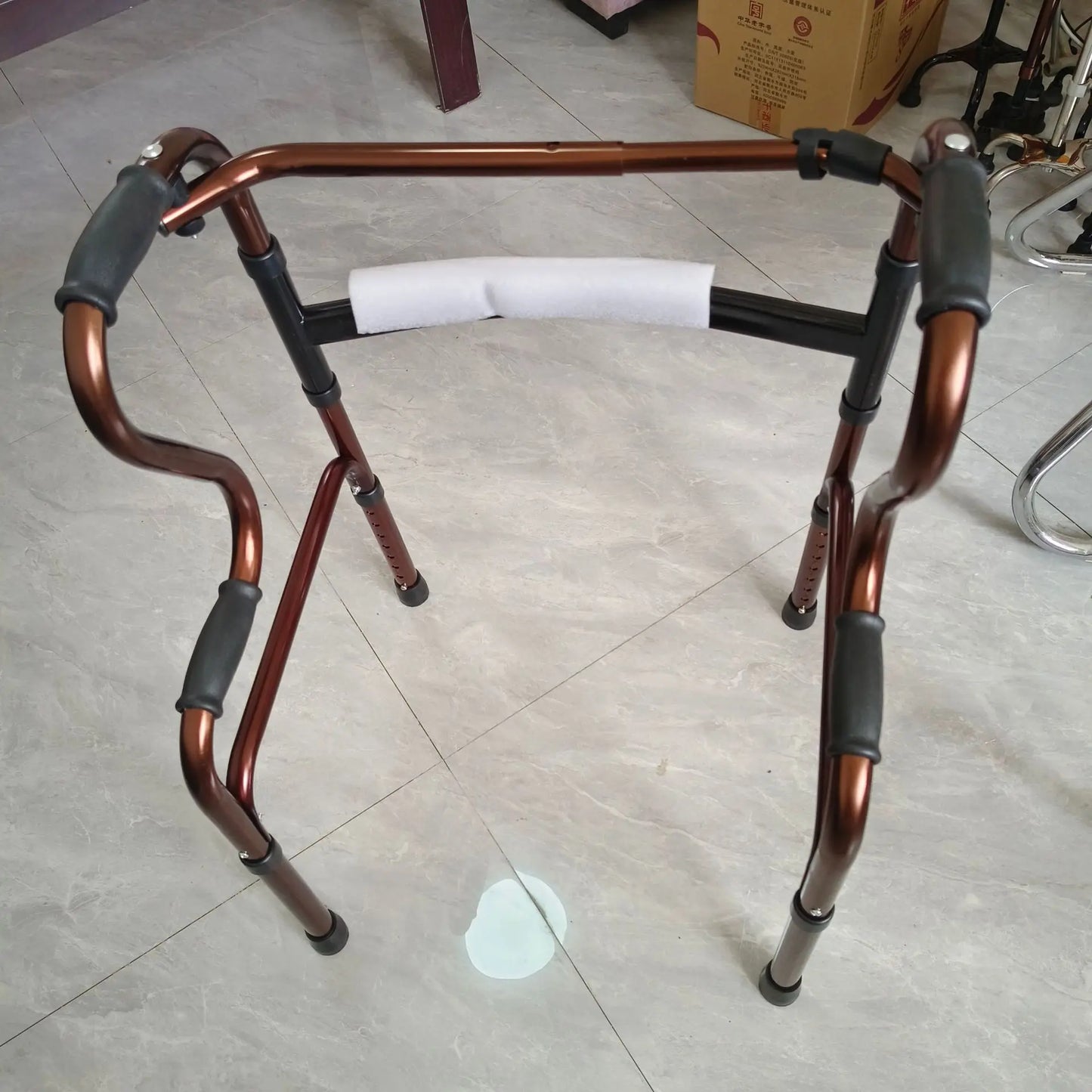 Walker / Elderly and Disabled Aluminum Mobility Walker Walking Aid