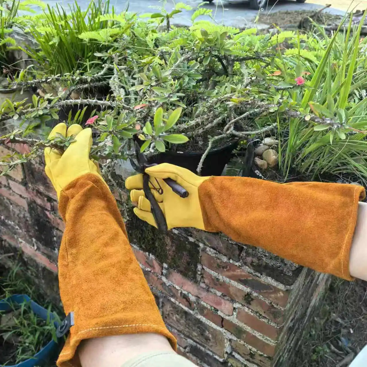 Thorn Proof Garden Gloves  Safety Work Leather  with Long Cuff Rose Flower  Outdoor  Protective Gear Gardening Gloves